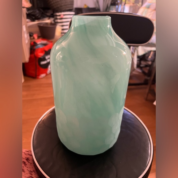 Large Honeycomb Vase - Picture 8 of 8